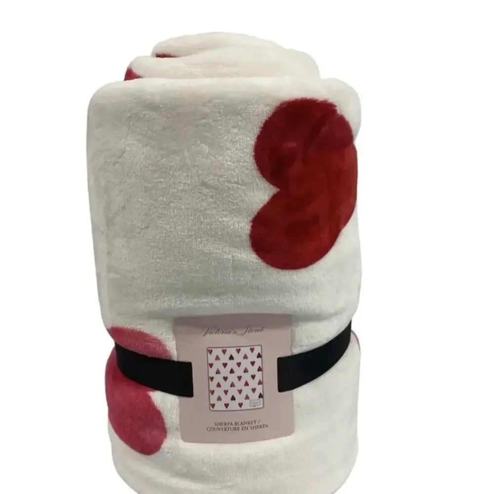 NWT VICTORIA’S SECRET HEART SHERPA BLANKET